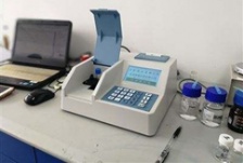  測量水中溶解氧時是否需要攪拌樣品？